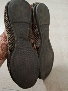Embroidered Juttis