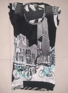🖤 Urban Skyline Graphic Black Top
