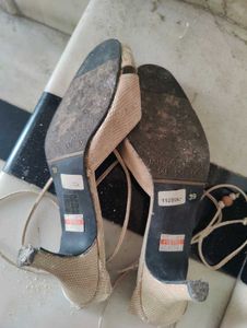 METRO Heels - Stylish everyday wear