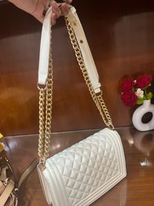 Chic Quilted White Handbag with Gold Chain