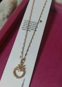 Sparkling Gold Tone Pendant Necklace