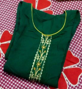 Beautiful Green 💚 embroidery kurti