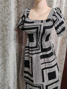 Chic Black &amp; White Geometric Print Midi Dress