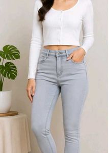 Stylish Light Wash Skinny Jeans
