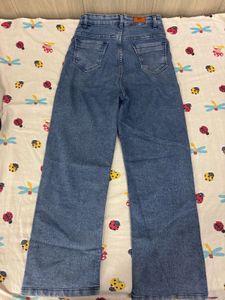 High waisted and Classic Blue straight Jeans 🫶🏻