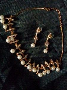 Elegant Pearl &amp; Gold plated necklace Set
