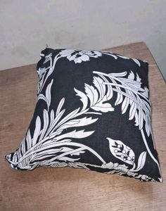 Black & White Floral Throw Pillow takiya