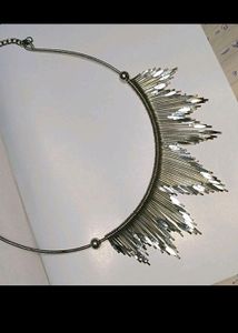 2️⃣ Necklace