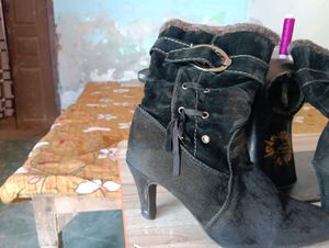 Black Velvett Boots
