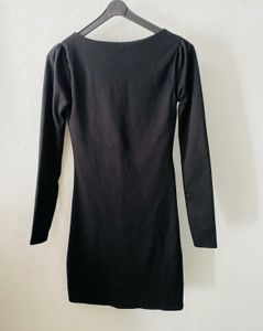 Elegant black bodycon dress with gold zip