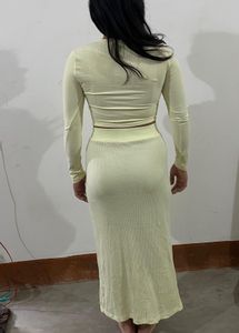 "Mint Vanilla" Butter Yellow RibbedKeyhole Long-Sl