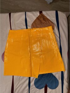 SHEIN Mustard Croc-Texture Mini Skirt 💛