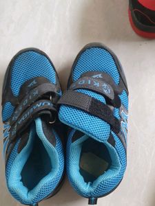 2 KID SHOES