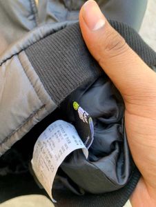 Black Sleeveless Padded Jacket