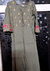 💚Elegant Kurta with Embroidery
