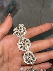 Elegant Kundan Maangtika
