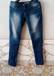 Slim fit stylish Blue Denim Jeans..