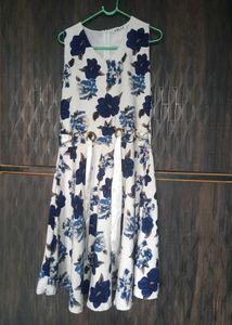 Floral Print Dress🤍💙✨