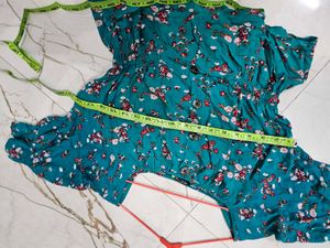 floral  green top
