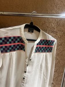 M size Elegant White Embroidered Kurta