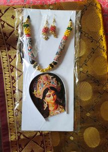Beautiful Silk Saree with Matching Jewelry Set