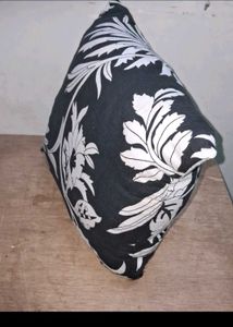 Vintage Black & White Floral Pillow takiya