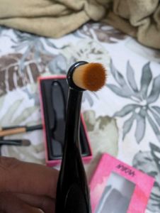 NYKAA Eye shadow Oval brush
