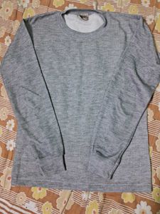 Gray Long Sleeve Sweatshirt With Muffler