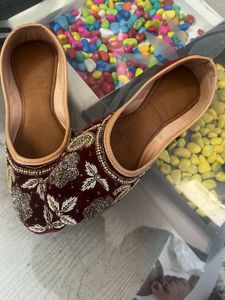 Embroidered Ethnic Juttis