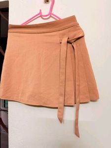 y2k tan mini skirt with built-in shorts🫶🏼
