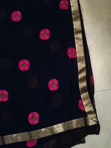 Navy Blue &amp; Pink Floral Print Saree