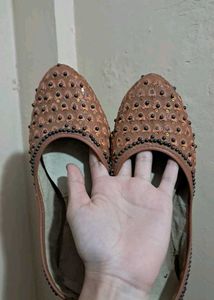 Embroidered Jutti Flats