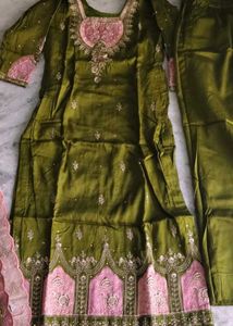 Elegant Green Kurta Set with Pink Embroidery