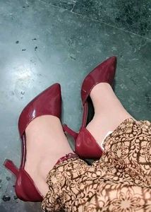 Chic Burgundy Pointed Toe Heels