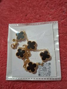 Elegant Clover Bracelet