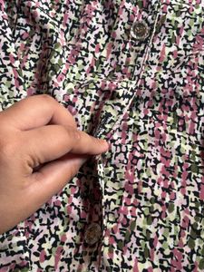 Stylish Y2K style shirt can be worn in many ways.