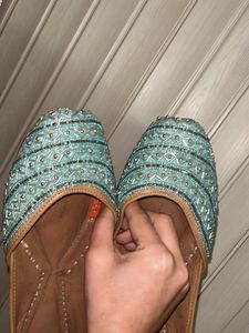 Embroidered Women's Jutti