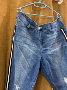 PLUS SIZE RIPPED DENIMS