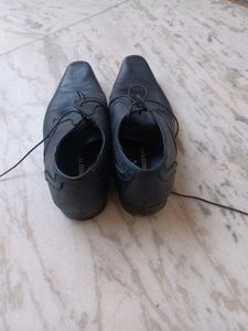 Red Tape Black Leather Dress Shoes