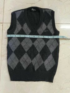 BOYS SLEEVELESS SWEATER