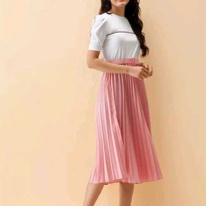 Chic Pink Pleated Midi Dress with Belt Medium Size