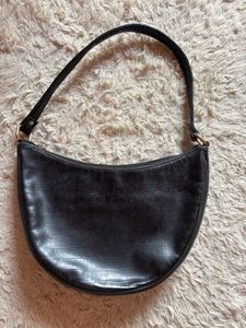 Chic Black Croc-Embossed Hobo Bag