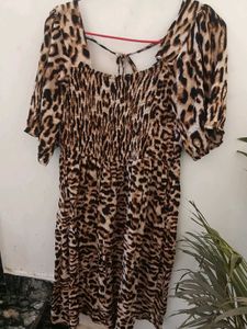 Chic Leopard Print Smocked Midi Dress