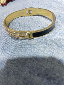Chic Bangle Bracelet
