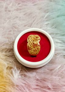 Brand new Elegant Gold Tone Filigree Ring