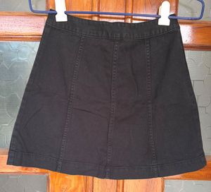 H&amp;M Classic Black A-Line Button-Front Denim Skirt