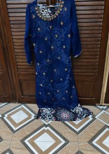 Elegant Blue Kurta Set with Intricate Embellishmen