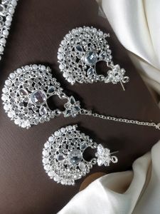 Beautiful and Gorgeous Choker Set With Mangtika And Earrings 💕 totally NEW👌👌👌👌