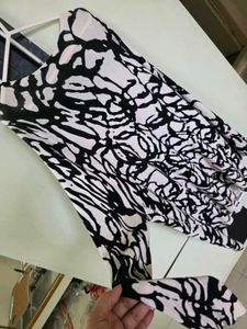 Stylish Black &amp; White Knit Cardigan