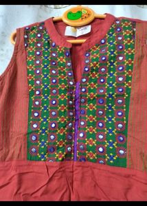 Embroidered Sleeveless Kurta